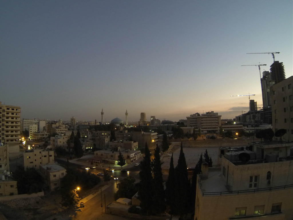 Arabian Suites Amman Bagian luar foto