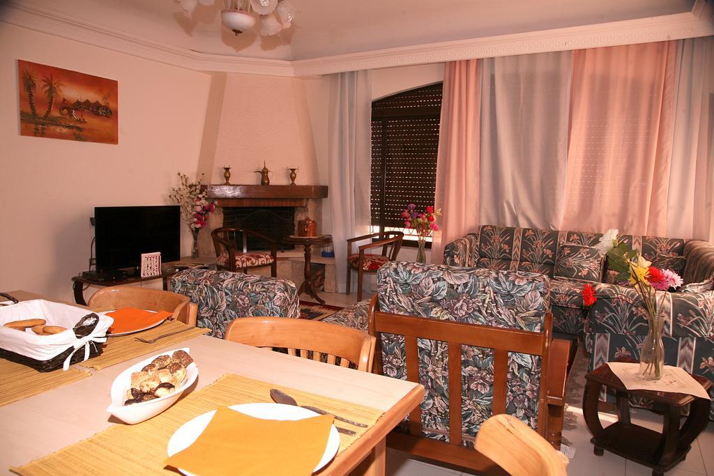 Arabian Suites Amman Bagian luar foto