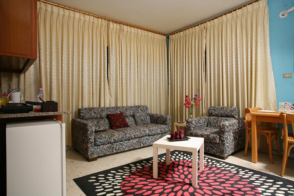 Arabian Suites Amman Bagian luar foto