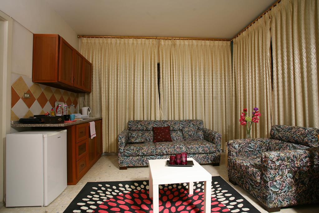 Arabian Suites Amman Bagian luar foto