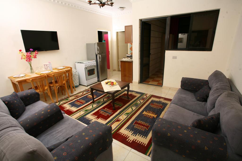 Arabian Suites Amman Bagian luar foto