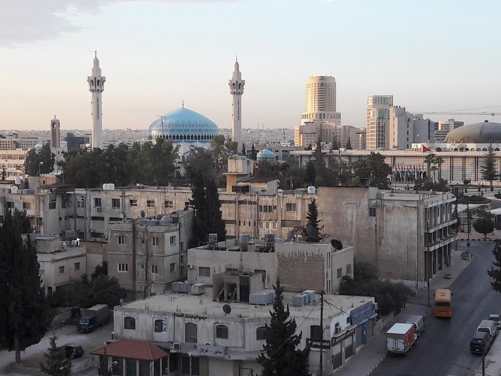 Arabian Suites Amman Bagian luar foto