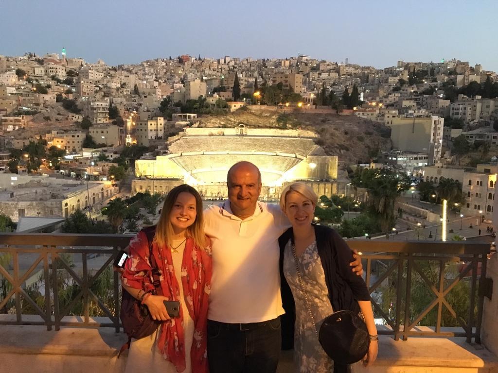 Arabian Suites Amman Bagian luar foto