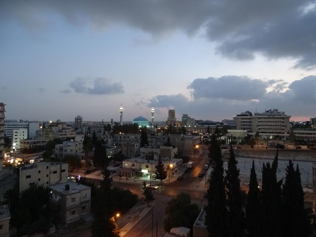 Arabian Suites Amman Bagian luar foto